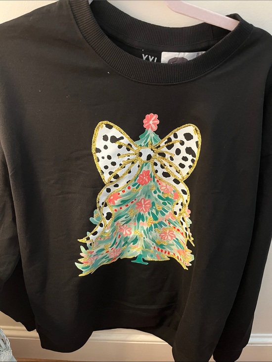 Temu Tops - Classic Black Crewneck Sweatshirt with Christmas Tree Design